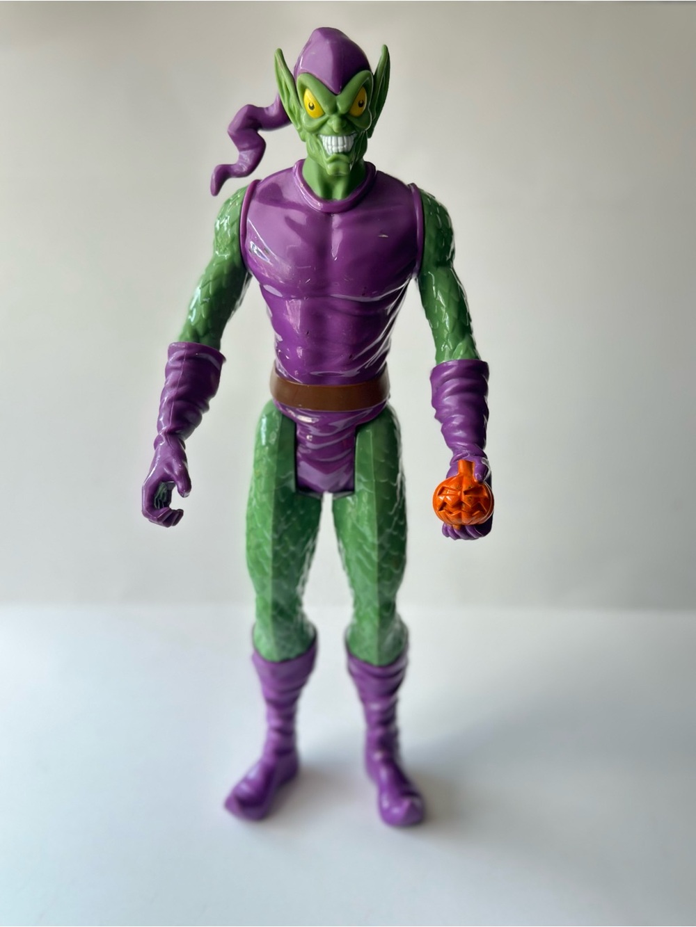 2014 Hasbro The Green Goblin Action Figure 12 Inches Tall Holding Pumpkin